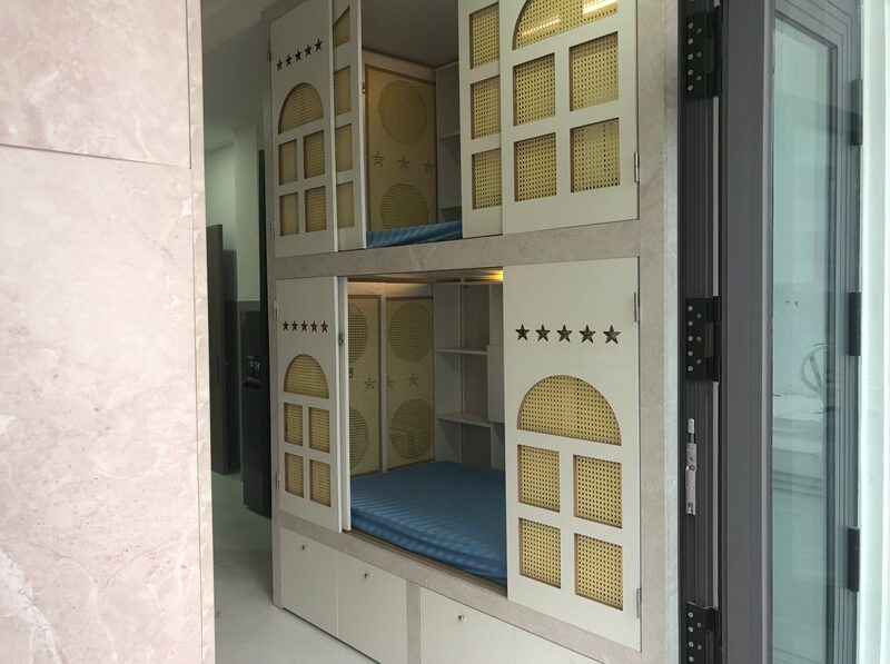 sleepbox cách âm tích hợp LED hiện đại