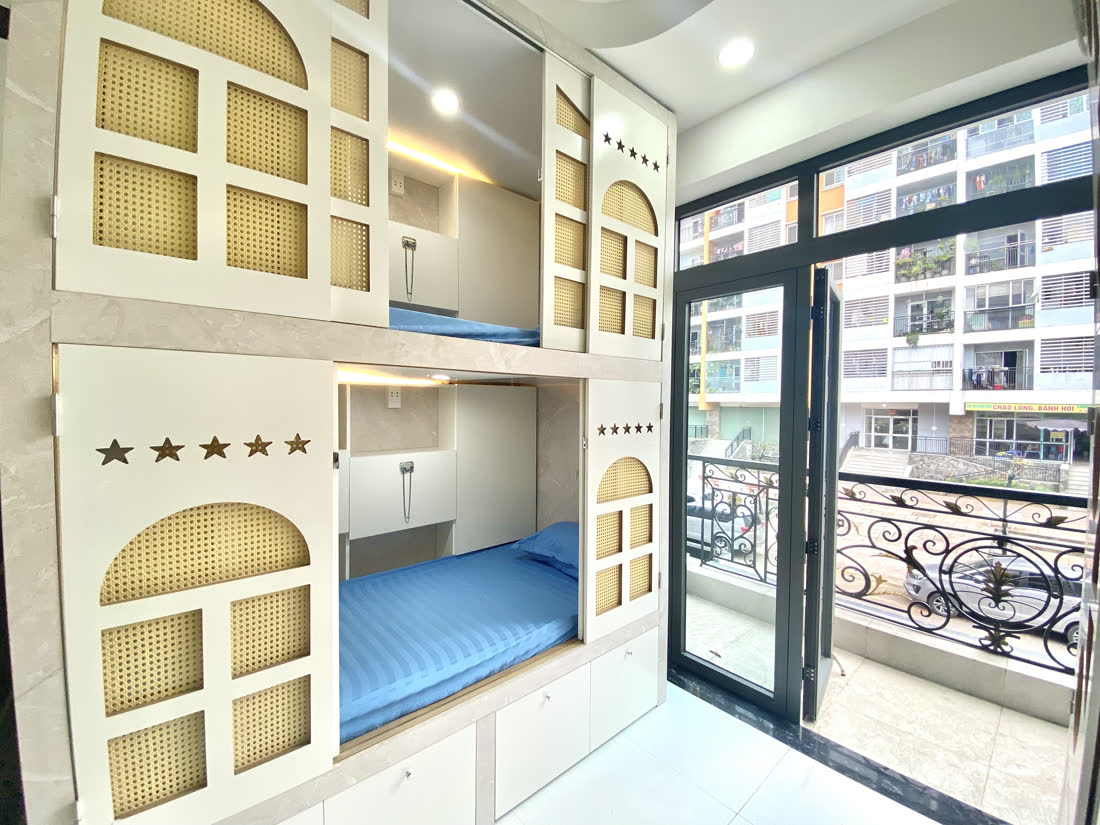 Khu vực chung của toà sleepbox có thiết bị báo cháy