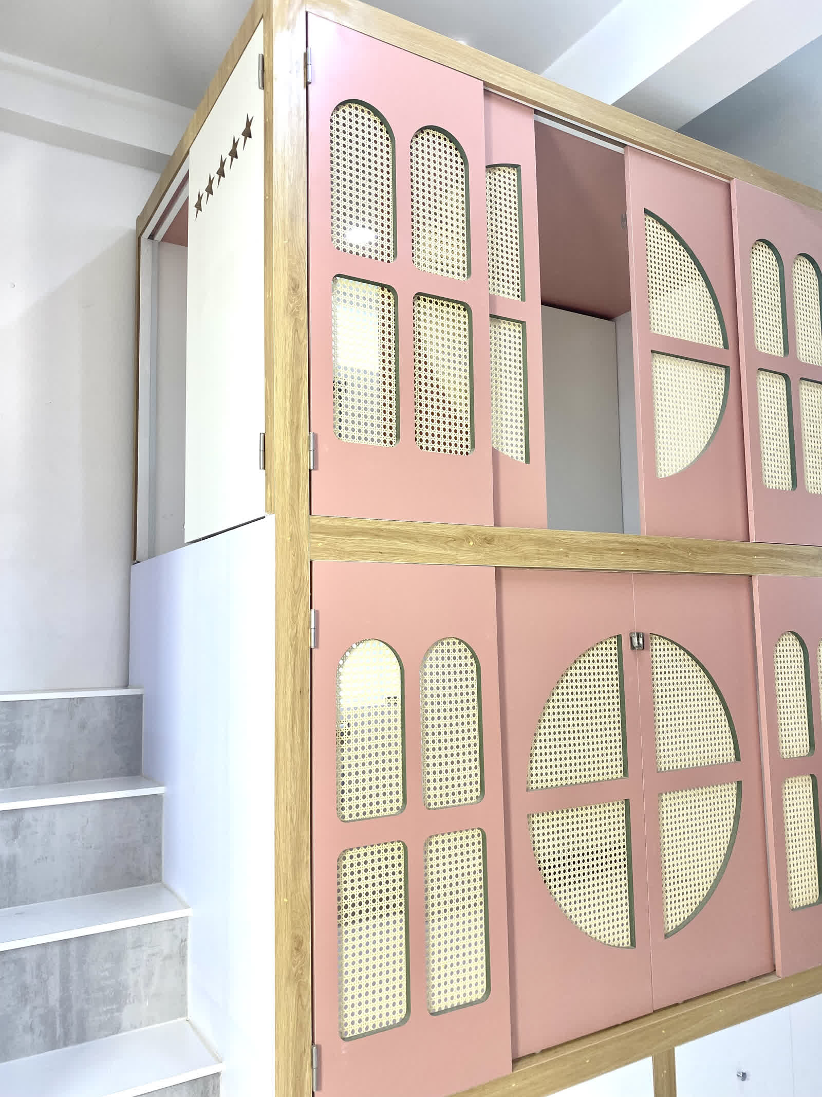 Bố trí dãy sleepbox bám hai tường biên
