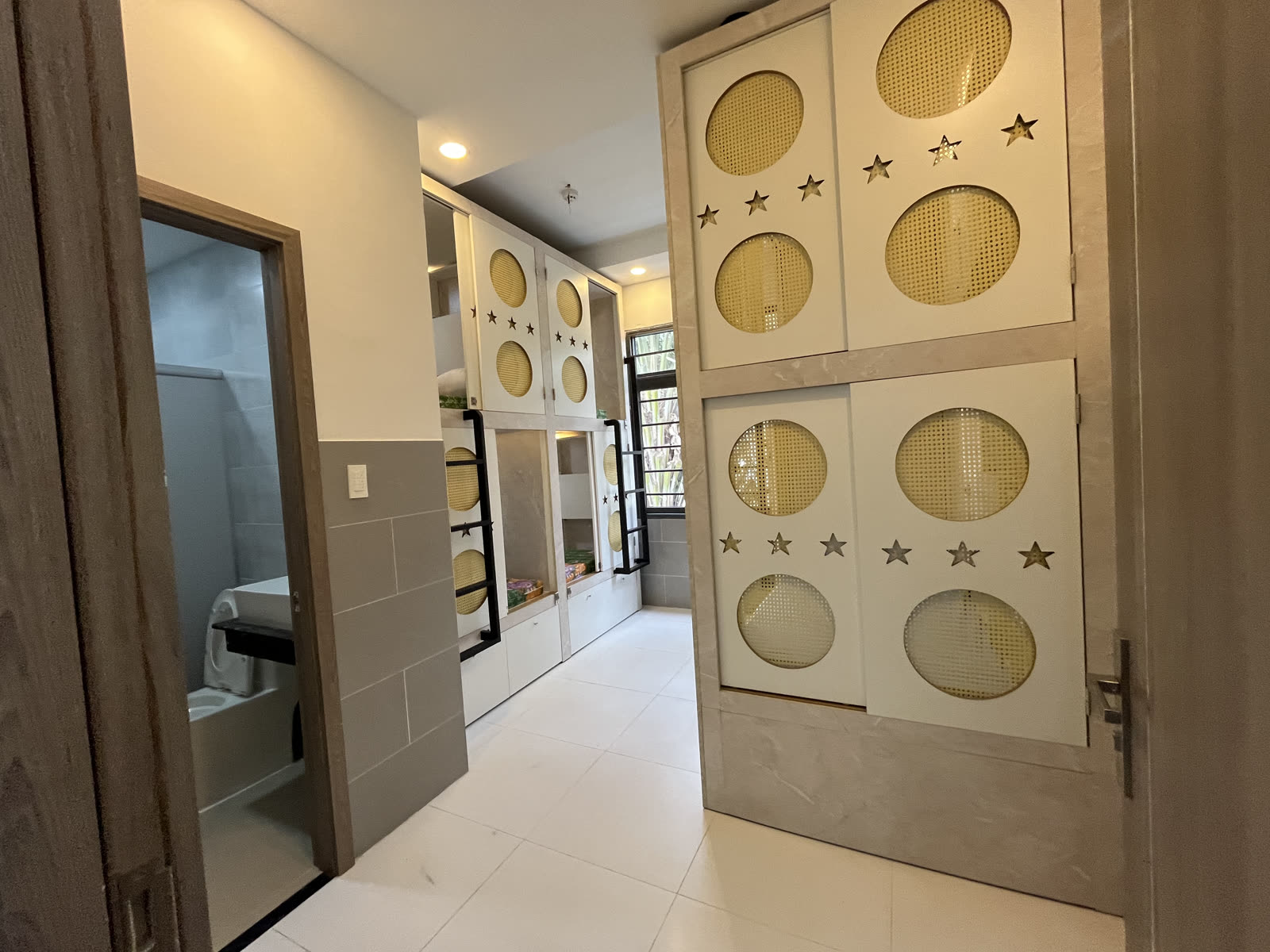 Khoang ngủ có khe thoáng trong khu sleepbox