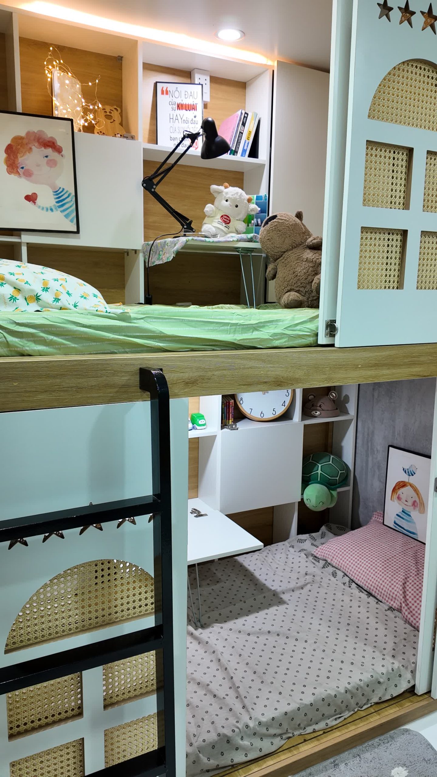 Tấm vách xếp chồng chuẩn bị vận chuyển