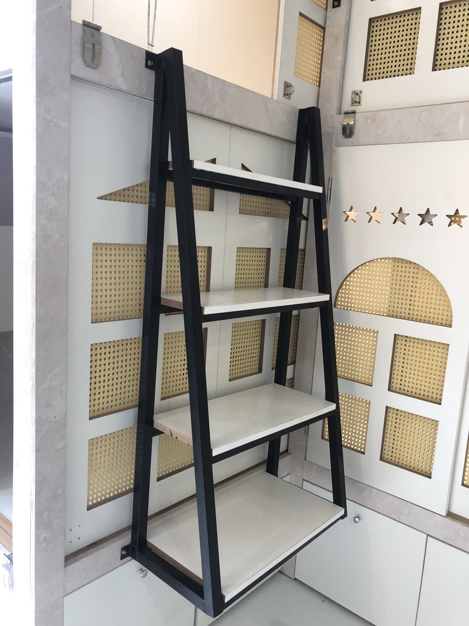 Khoang ngủ hoàn thiện mép kín